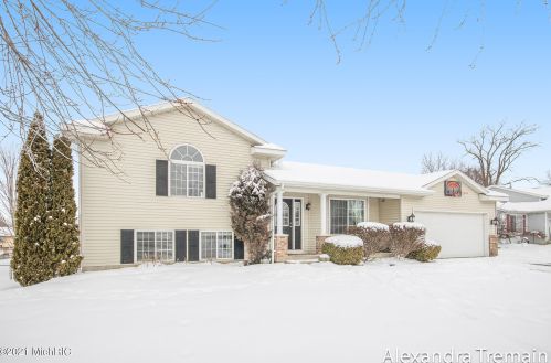 525 Sunbrook St, Grand Rapids, MI 49508-7707