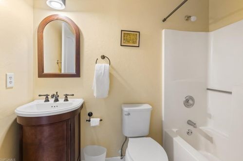 765 8 St, Naples FL 34120-0411 exterior