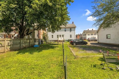 22 Chestnut St, Windsor Locks CT 06096-1802 exterior