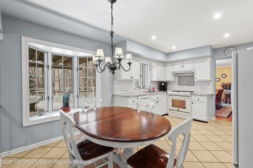 14 Burdge Dr, Middletown NJ 07748-1860 exterior