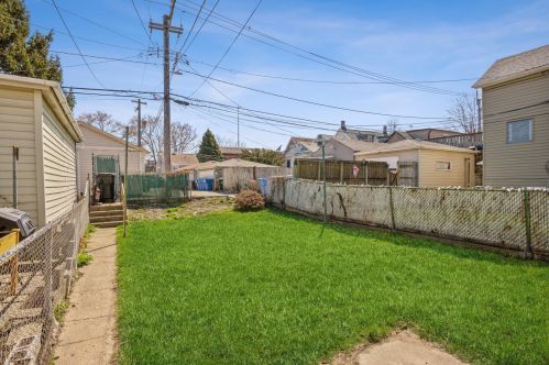 2739 Hillock Ave, Chicago, IL 60608-5729
