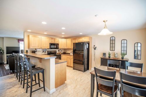 69 Mulberry St, Concord, NH 03301-5239