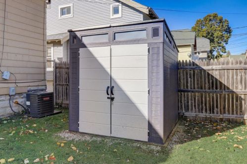 2024 55, Milwaukee WI 53220-2045 exterior