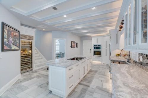 2819 Safe Hbr Dr, Tampa FL 33618-4538 exterior