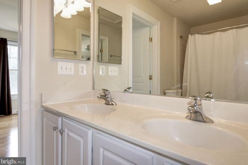 204 Deep Trail Ln, Rockville MD  20850-7753 exterior