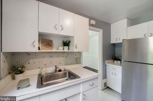 6928 Westhampton Dr, Alexandria VA 22307-1528 exterior