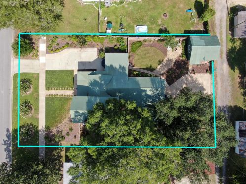 98 Live Oak Ave, Defuniak Springs FL  32435-2383 exterior