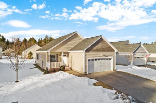 12 Richmond Dr, Concord, NH 03303-1944