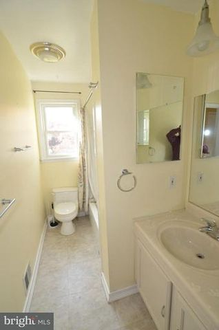 6711 Garrett Rd, Rockville, MD 20855-1513