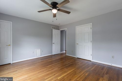 136 Dunsinane Dr, New Castle DE 19720-2323 exterior