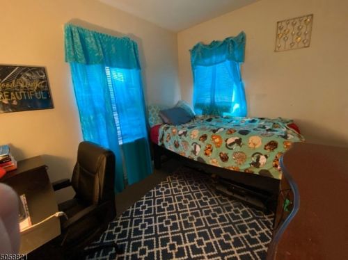 45 River Styx Rd, Hopatcong NJ 07843-1827 exterior