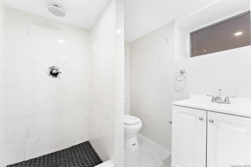 4031 Rombouts Ave, Bronx NY  10466-2513 exterior