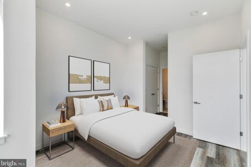 860 3rd St, Philadelphia PA  19123-3327 exterior