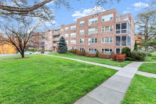 3 Putnam Hl, Greenwich CT 06830-5718 exterior