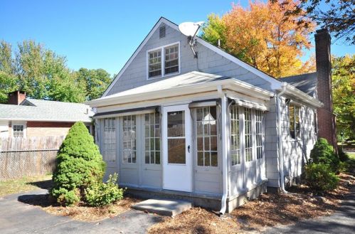 63 Center St, Windsor Locks CT  06096-2403 exterior