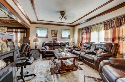 3018 39th St, Milwaukee, WI 53215-3559