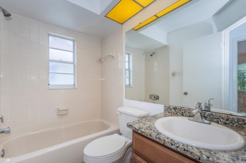 8519 Misty Riv Ct, Tampa FL 33637-4915 exterior