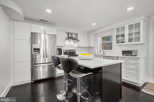 9301 Bentridge Ave, Rockville MD 20854-2860 exterior