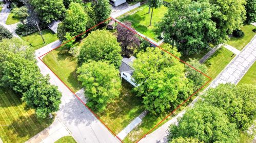 911 Lilac Ave, Big Rapids, MI 49307-2523