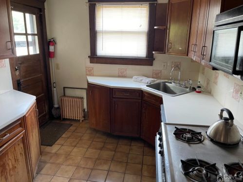 46 Lincoln Ave, New Brunswick NJ 08904-2741 exterior