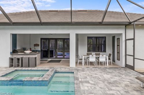 481 7 St, Naples FL 34102-6017 exterior