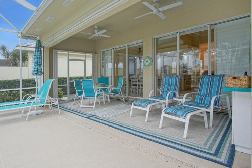 257 Bentley Cir, Fort Pierce FL  34986-2458 exterior