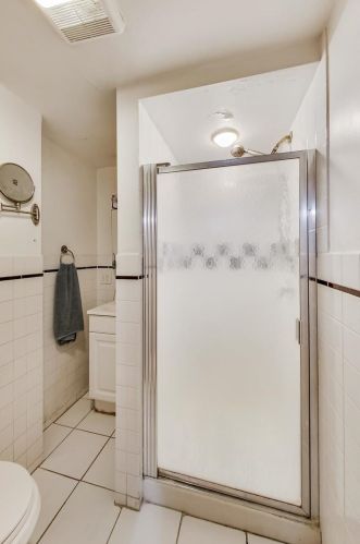 2836 Lunt Ave, Chicago IL 60645-2917 exterior