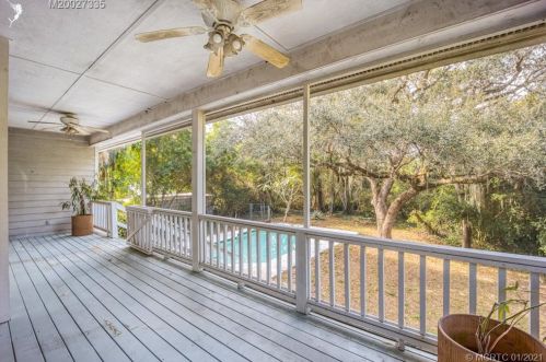 9101 Indian Riv Dr, Fort Pierce FL 34982-7824 exterior