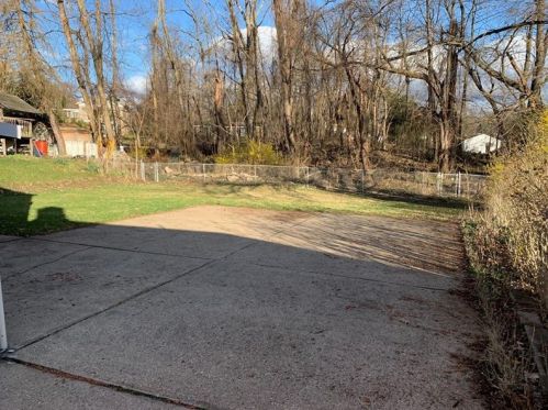 510 Barbara Dr, Pittsburgh PA  15227-4404 exterior