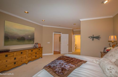 47 Fairwynds Dr, Lenox MA 01240-2729 exterior