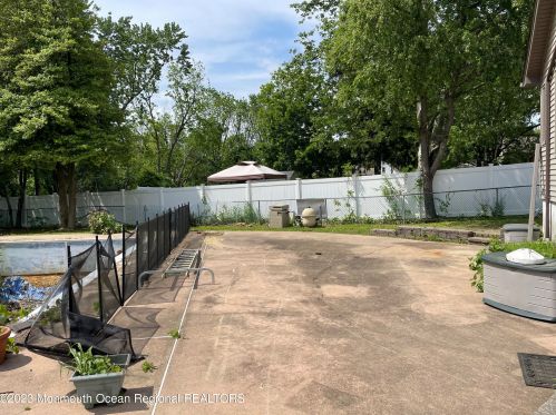 5 Forsgate Dr, East Freehold, NJ 07728-2804