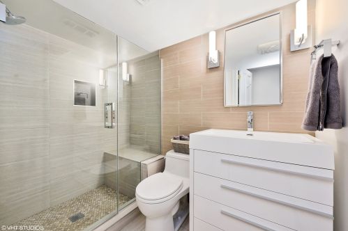 1321 Nelson St, Chicago IL 60657-3103 exterior