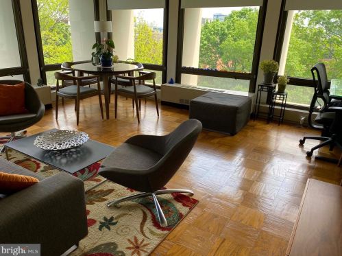 200 Locust St, Philadelphia, PA 19106-3915