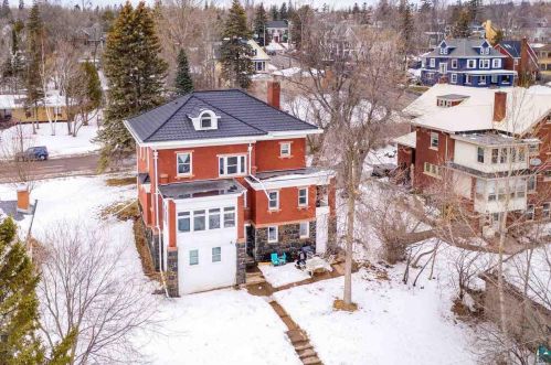 2020 3 St, Duluth MN 55805-1856 exterior