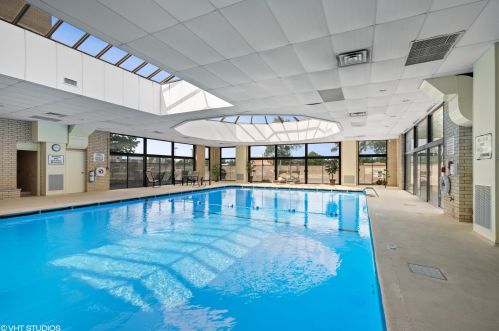 100 Butterfield Rd, Elmhurst IL  60126-5067 exterior