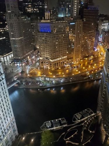 405 Wabash Ave, Chicago IL  60605-1208 exterior