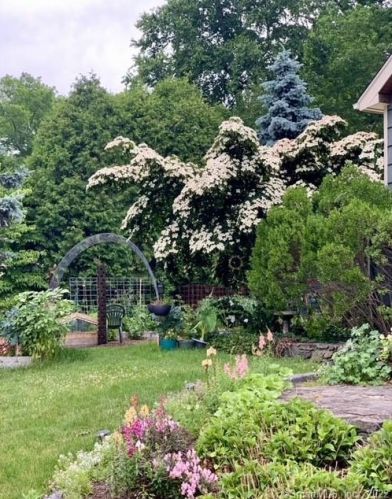 96 Rutland Rd, Milford CT 06461-1810 exterior