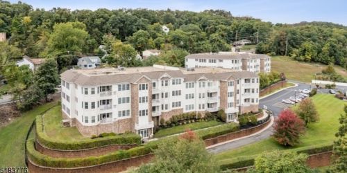 1208 Gatherings Dr, Paterson, NJ 07508-1379