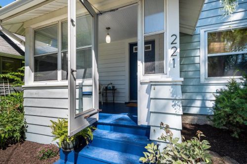 221 5th St, Madison, WI 53704-4928