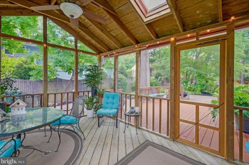 2105 Rampart Dr, Alexandria VA 22308-1537 exterior