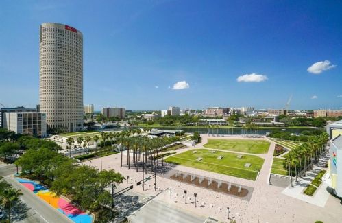 777 Ashley Dr, Tampa FL  33602-4356 exterior