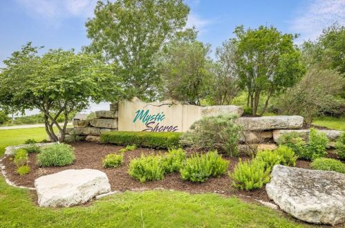 385 Mystic Pkwy, Spring Branch TX 78070-5267 exterior