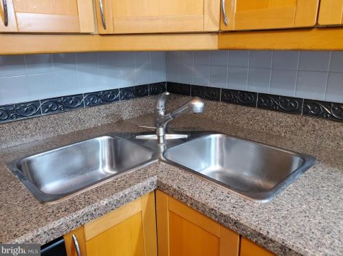 48 Lehavre Ct, Trenton NJ  08619-4723 exterior