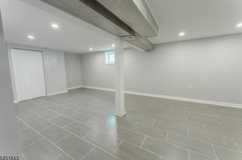 78 Henshaw Ave, Springfield NJ  07081-2210 exterior