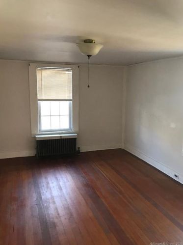 20 Maple St, Enfield CT 06082-4615 exterior