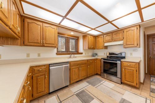 10430 Pne Rdg Rd, Milwaukee WI 53228-3236 exterior