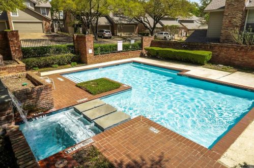 8600 Coppertowne Ln, Dallas TX  75243-8043 exterior