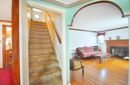 132 Walker St, Manchester CT 06040-4329 exterior