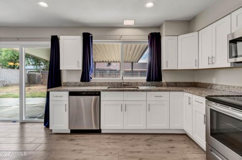 2839 Charleston Ave, Phoenix AZ  85053-1712 exterior