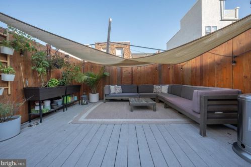 2041 Carpenter St, Philadelphia PA  19146-2616 exterior